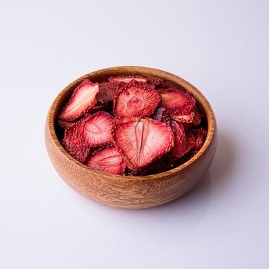 product-میوه خشک توت فرنگی من و میوه 250 گرم